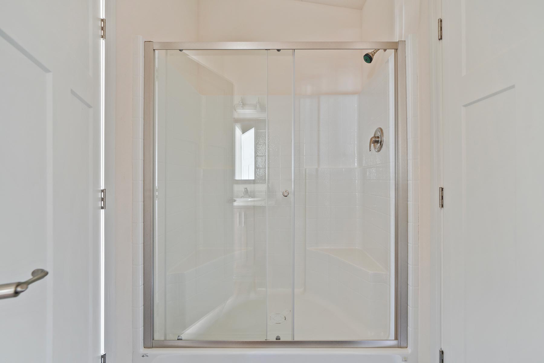 Skyline Homes Westridge 1227CT Manufactured Home Second bathroom shower